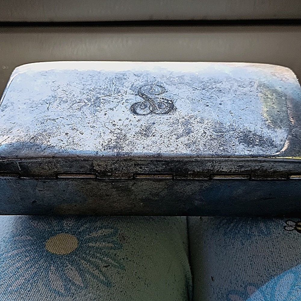 VINTAGE SOLID SILVER H INGED BOX LINED WITH WOOD MARKED 1932 AS AN ANNIVERY GIFT
